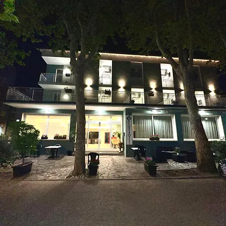 Blue ホテル チェゼナーティコ